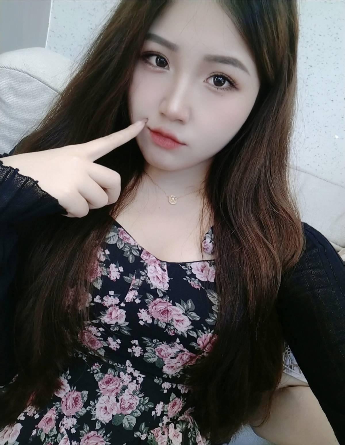 发现女神一枚，身材丰满