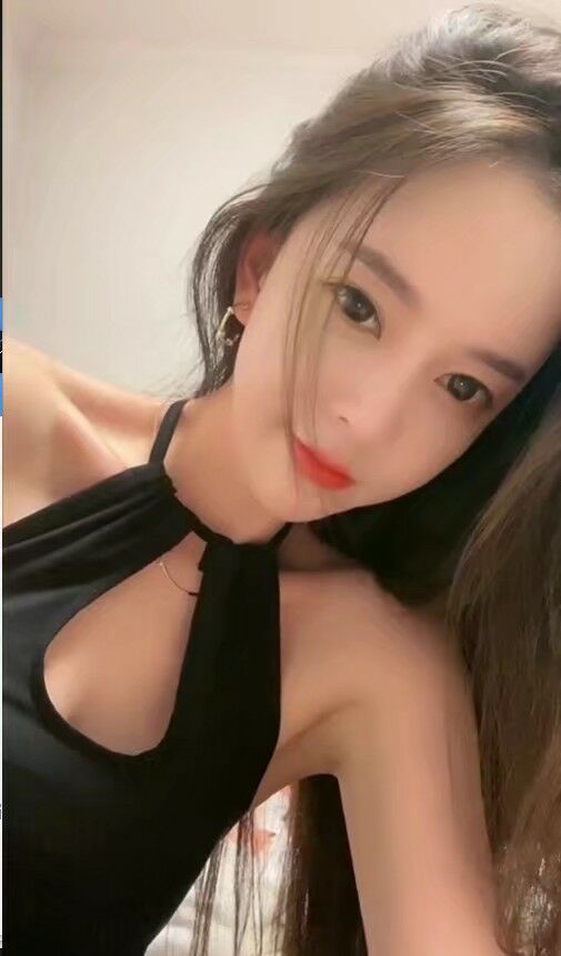 年芳十九，粉嫩妹子，长腿紧紧的，尺度给力的纯情炮